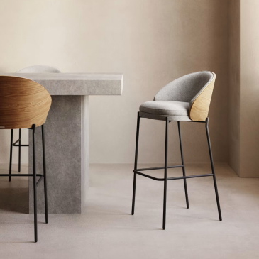 Kave Home Barstoel Eamy Lichtgrijs Chenille Essenhoutfineer Naturel