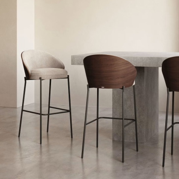 Kave Home Barstoel Eamy Lichtbruin Chenille Essenhoutfineer Bruin
