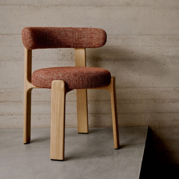 Kave Home Eetkamerstoel Granite Terracotta/Naturel Chenille En Essenhout 