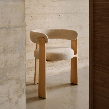 Kave Home Eetkamerstoel Granite 3-poten Beige/Naturel Chenille En Essenhout 