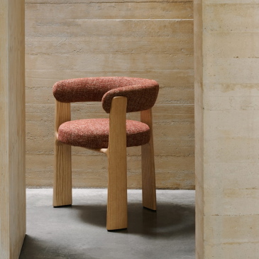 Kave Home Eetkamerstoel Granite 3-poten Terracotta/Naturel Chenille En Essenhout 