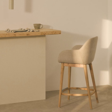 Kave Home Barstoel Konna Beige met Essenhouten Poten Licht 65cm