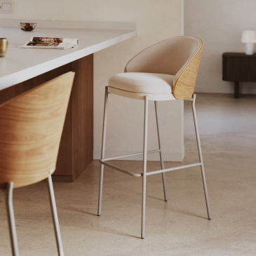 Kave Home Barstoel Eamy Beige Chenille Essenhoutfineer Naturel