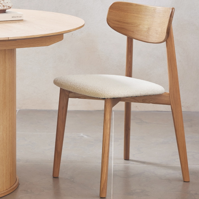 Eetkamerstoel Elim Off White Bouclé Naturel Eiken - Giga Living