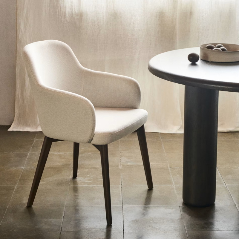Kave Home Stoel Nelida Massief Beukenhout Walnoot Beige