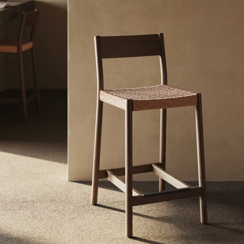 Kave Home Barstoel Yalia Eikenhout Walnoot Met Rugleuning 65cm